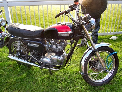Bonneville T140