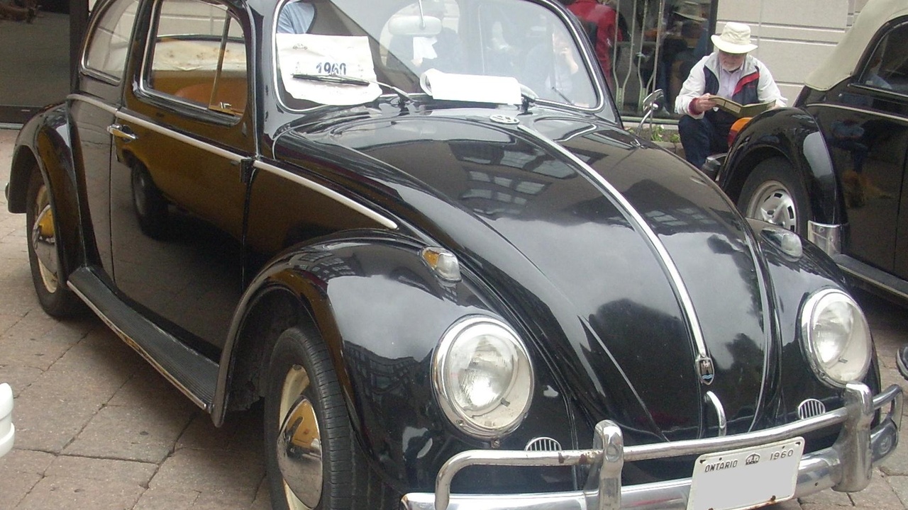 1960 compact cars like the Beetle and Mini influencing urban mobility