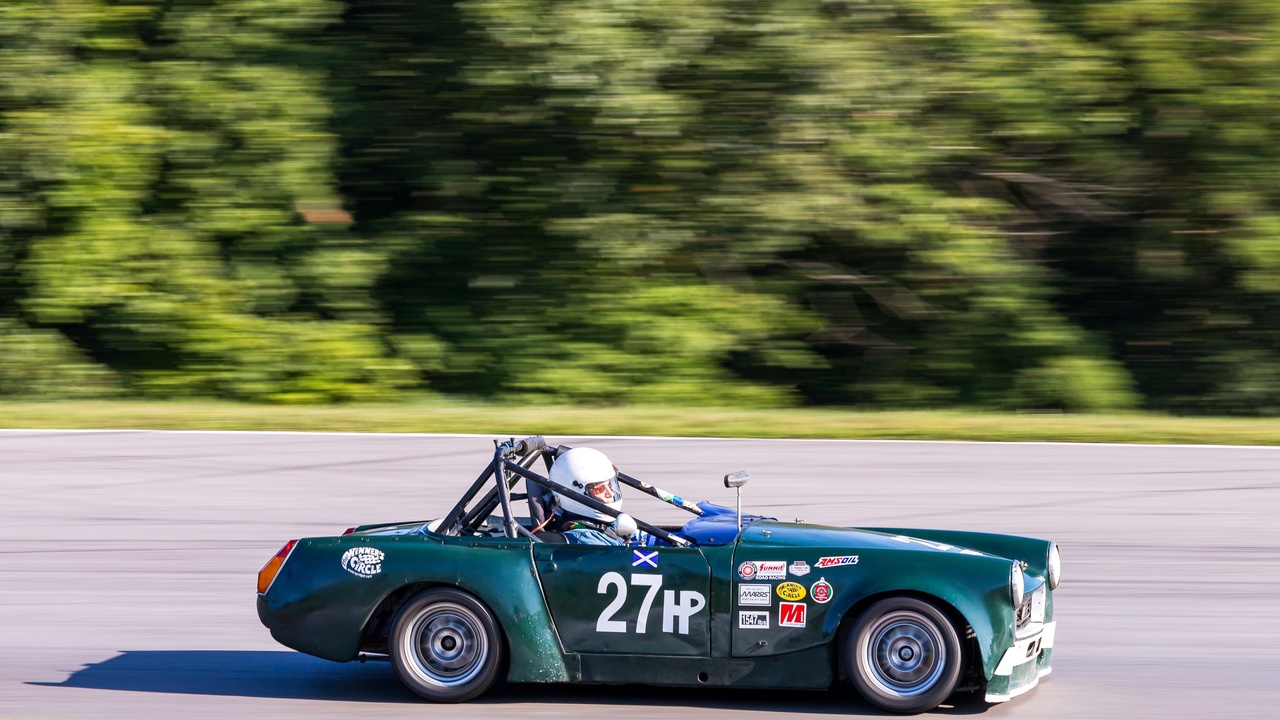 1972 sports cars and interiors showing Porsche 911 and classic handling