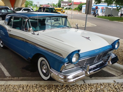 Ford Fairlane 500