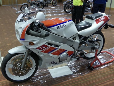 FZR400