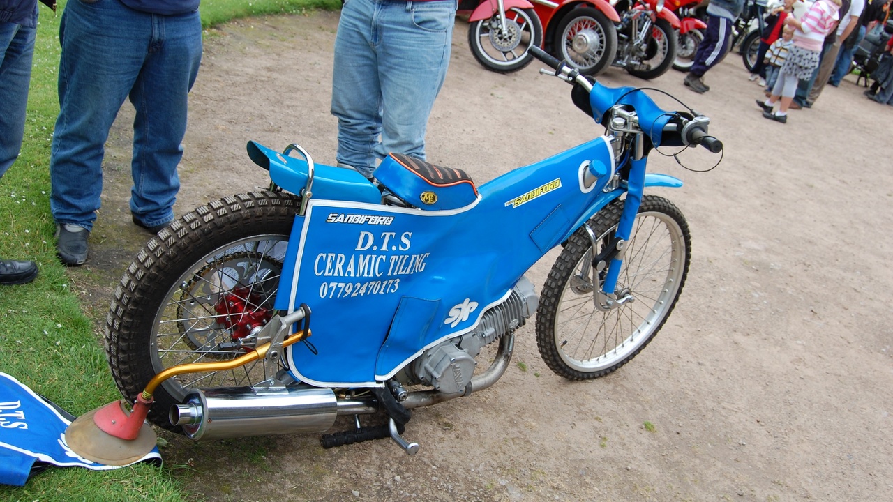 Dirt bike handling and suspension on a rough trail