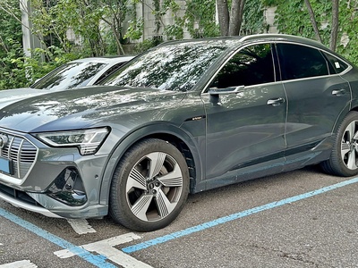 Q8 Sportback e-tron