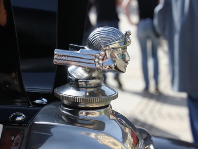 Stutz Vertical Eight