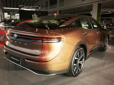 Toyota Crown Signia