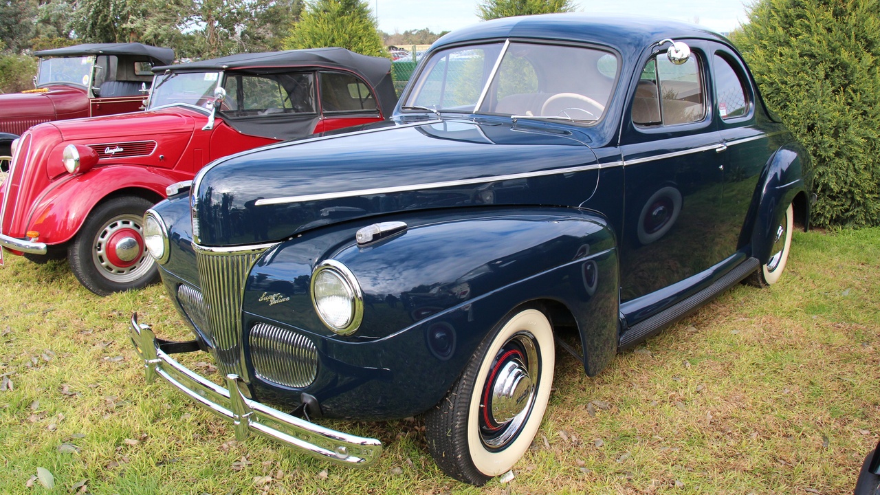 Side profile of a modern coupe highlighting its low roofline and sporty silhouette.