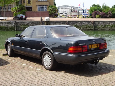 Lexus LS 400
