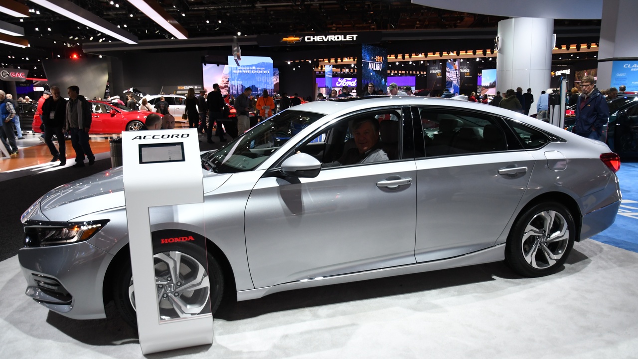 Honda Accord sedan and Honda Odyssey minivan parked near a suburban home.