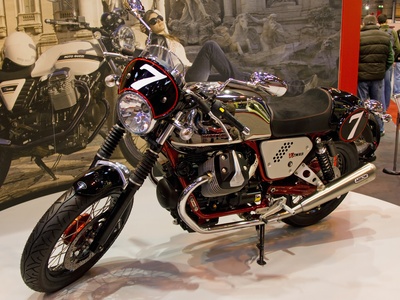 Moto Guzzi V7 Racer