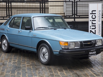 Saab 900