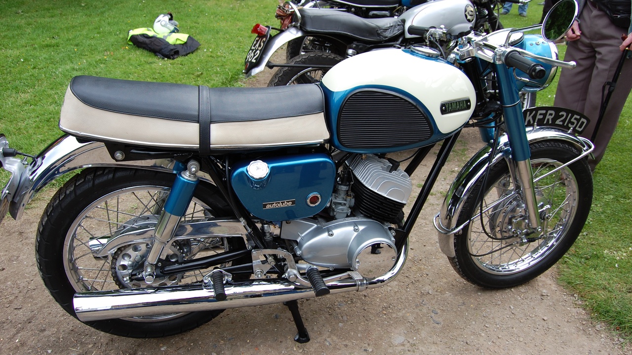 Sport and practical performance Yamaha motorcycles, examples of MT-09 and R6