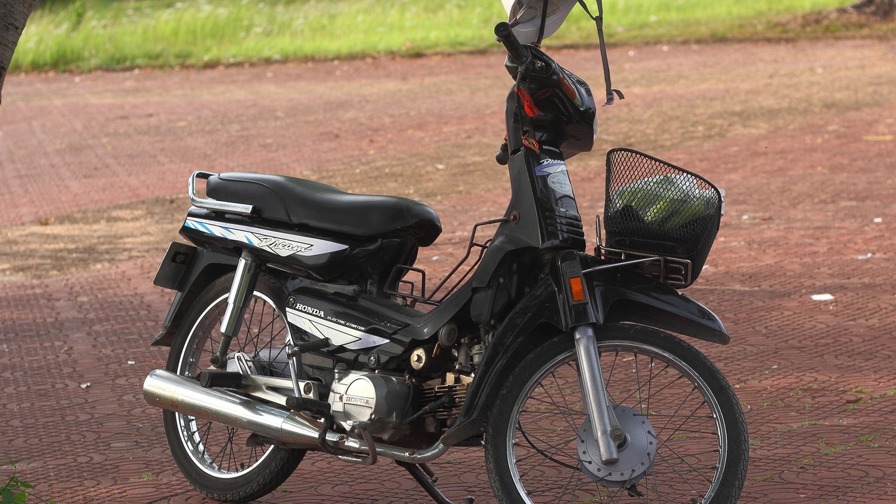 Rider sitting upright on an adventure motorcycle with a tall windscreen, showing comfortable ergonomics