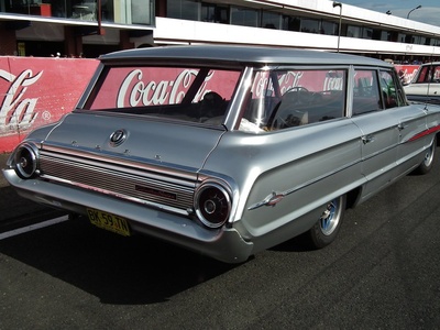 Country Sedan (Station Wagon)