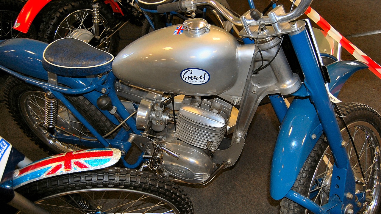 1970s European motorcycles such as the BMW R90S and Norton Commando