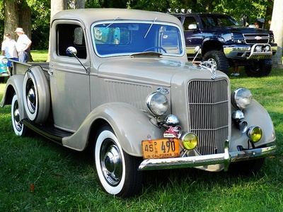 Ford Deluxe