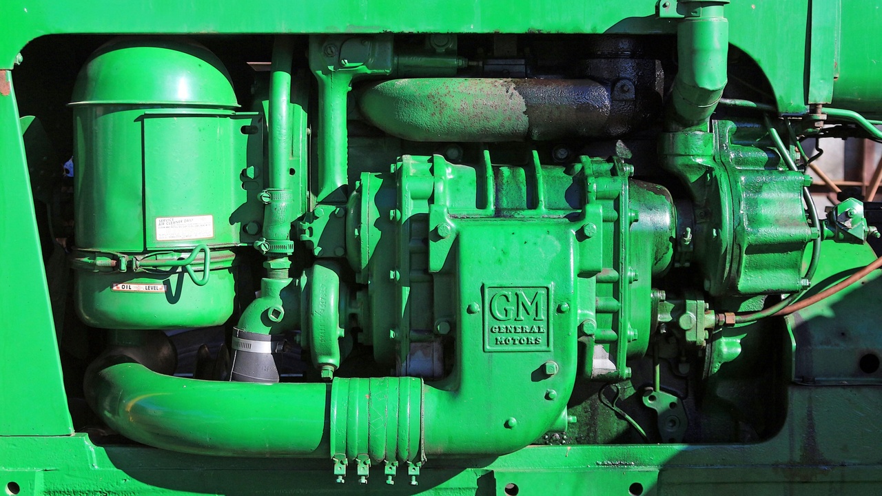 Genesis engine bay showing potential areas for transmission and oil-consumption inspections