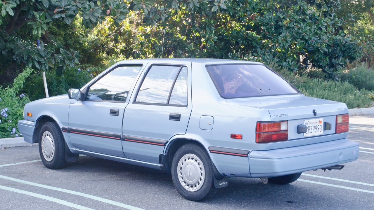 Daewoo Espero and Hyundai Galloper classic SUV