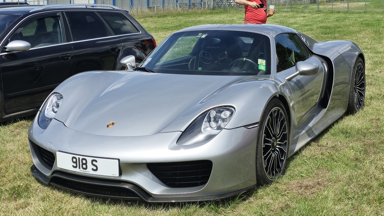 Porsche 918 Spyder, hybrid technology trailblazer of the 2010s