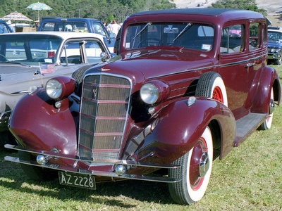 Cadillac V8 Sedan