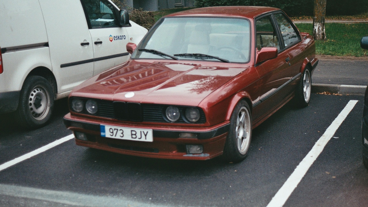 1990s European sports cars including Ferrari F355 and Porsche 993