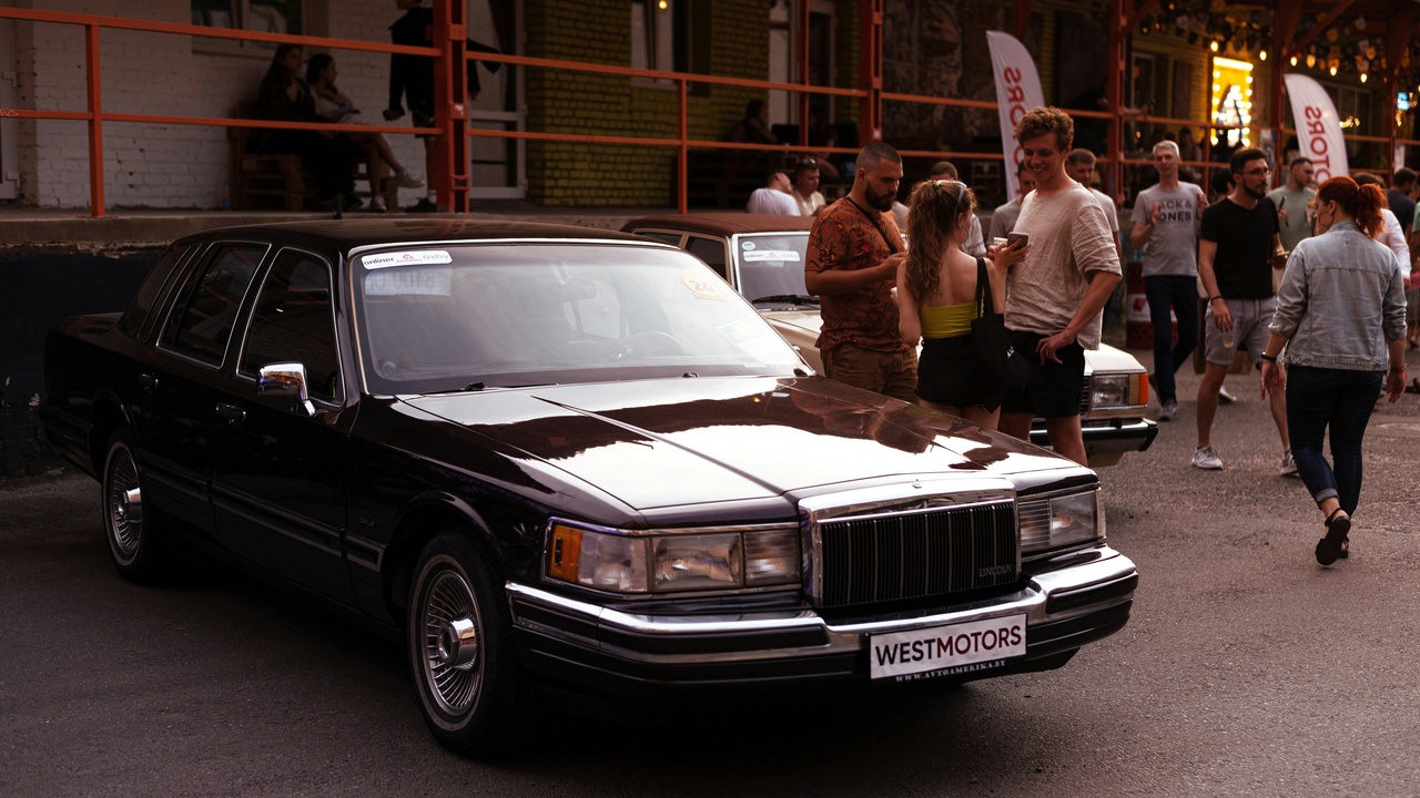 1990s luxury sedans showcasing innovation and advanced electronics