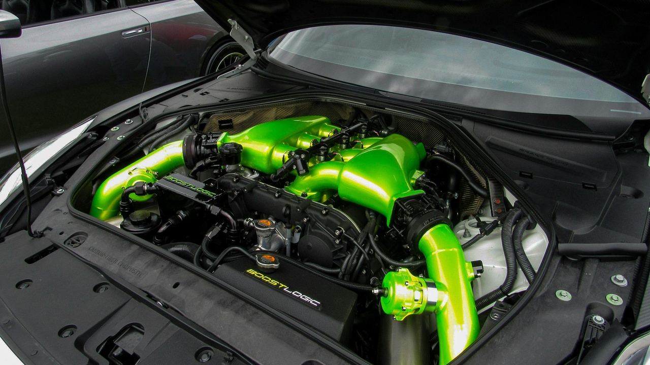 Engine components and synthetic oil high-temperature protection