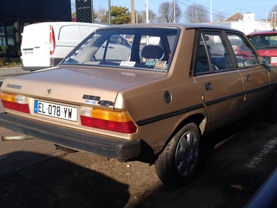 Peugeot 305