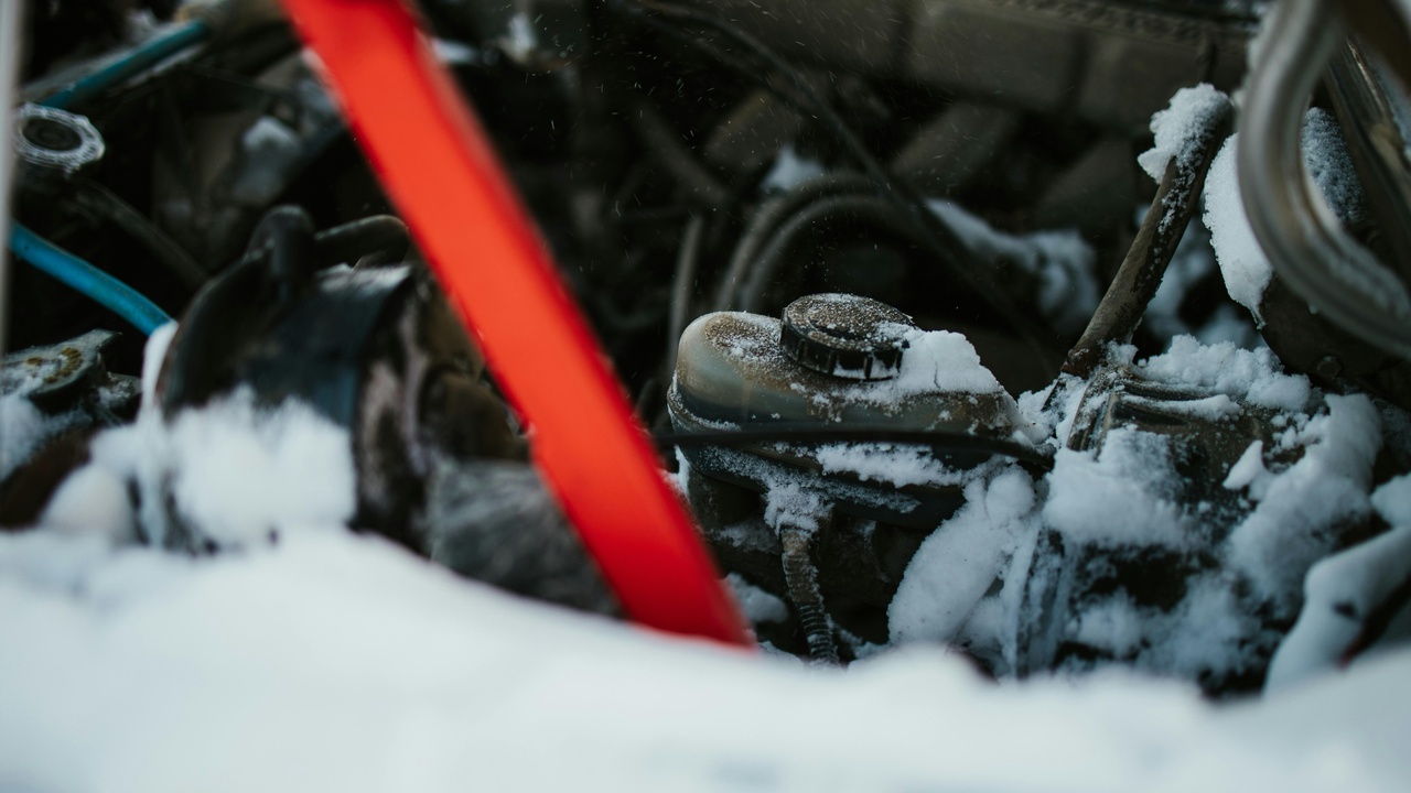 Cold-start performance and environmental benefits of synthetic oil