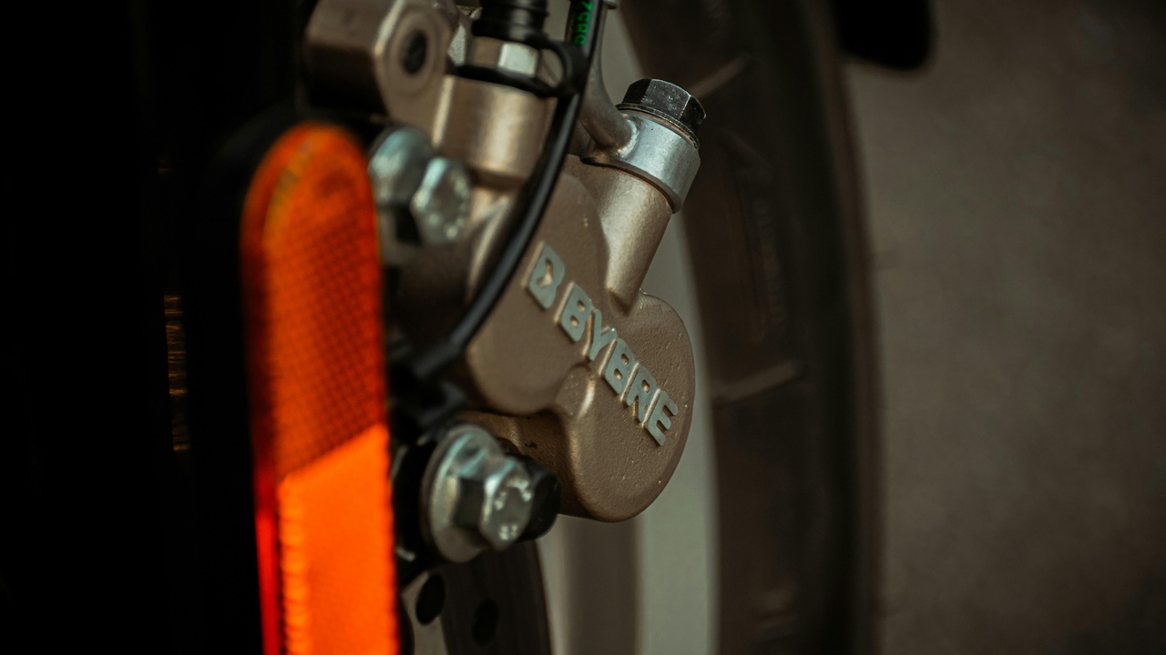 Dashboard showing start-stop indicator and fuel-saving display