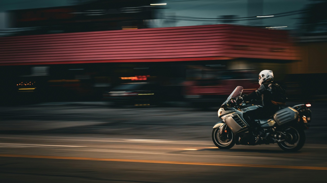 Compact sport bike maneuvering through city traffic, showing narrow profile and easy parking