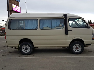 HiAce (Van)