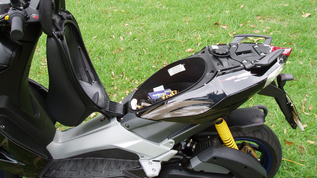 Maxi-scooter with open under-seat storage and luggage options