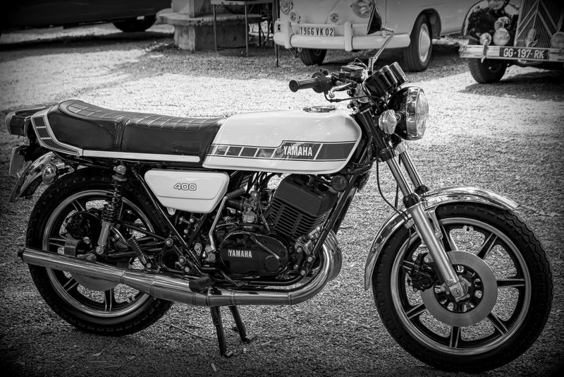 Black and white photo of a vintage Yamaha 400 motorcycle showcasing classic design.